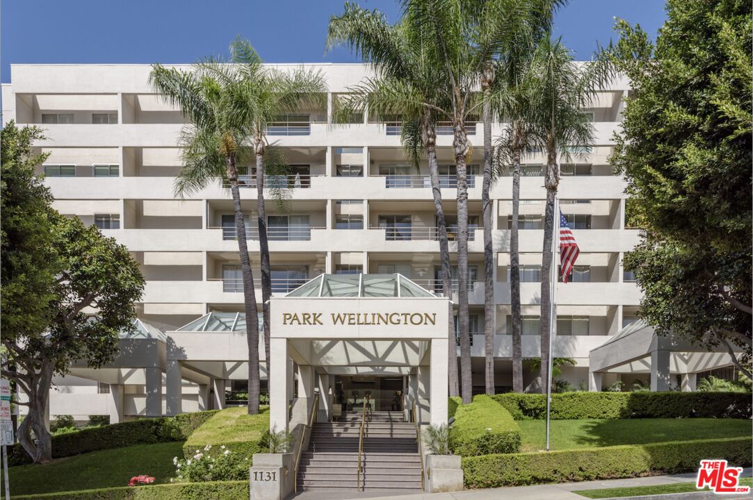 1131 Alta Loma Rd Unit: 212