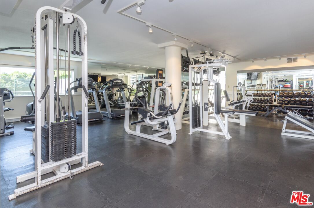 1131 Alta Loma Rd Unit: 212