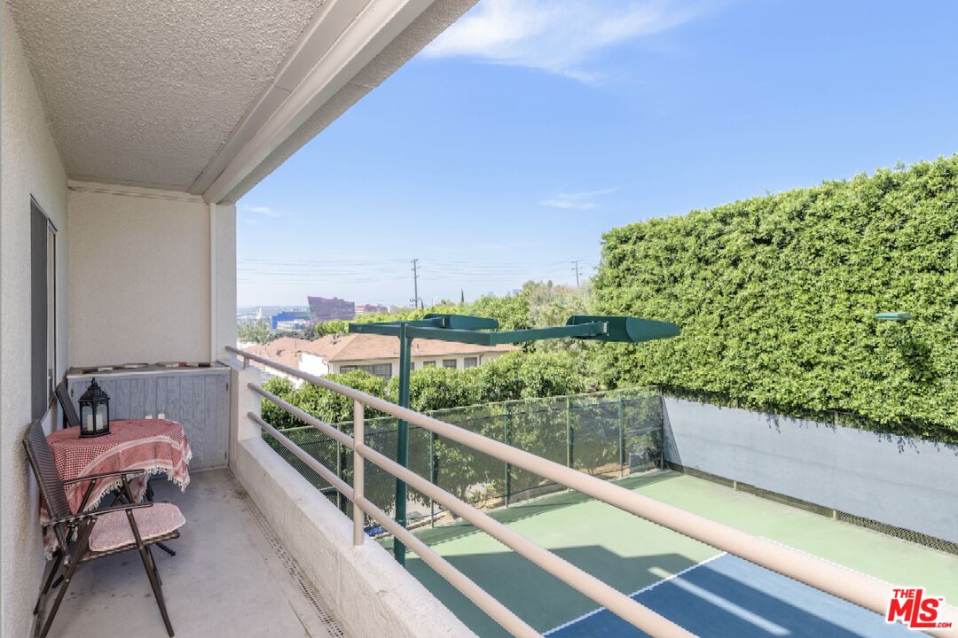 1131 Alta Loma Rd Unit: 212