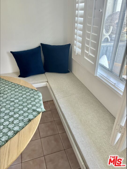 1131 Alta Loma Rd Unit: 212