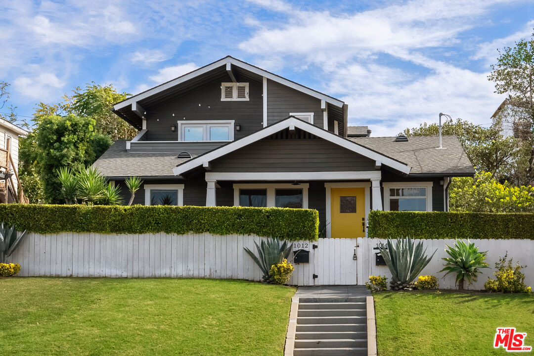 1012 Manzanita St