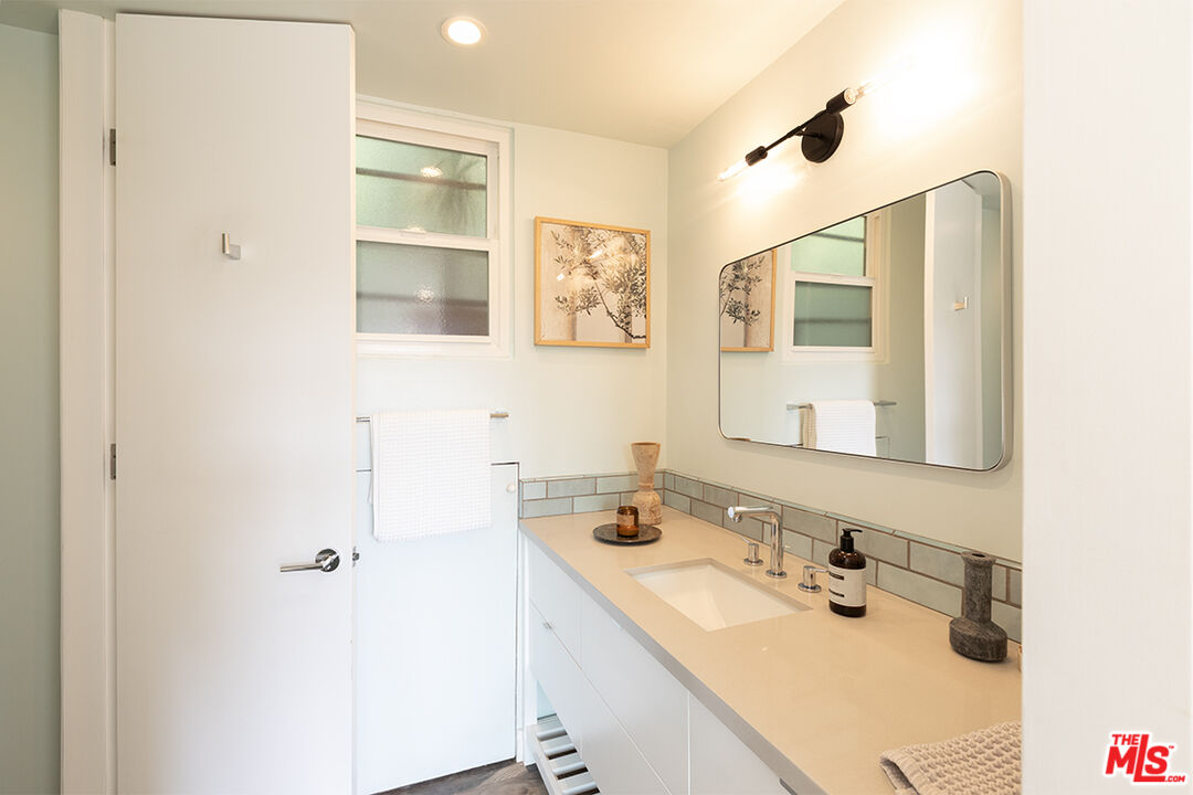 3613 Alta Mesa Dr