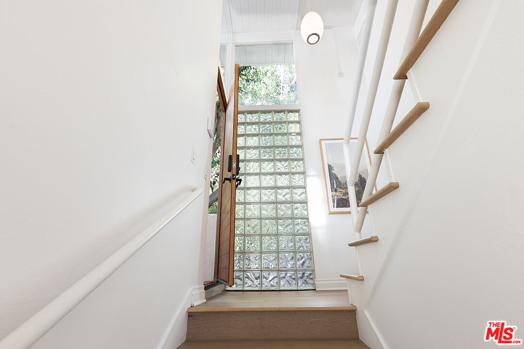 3613 Alta Mesa Dr