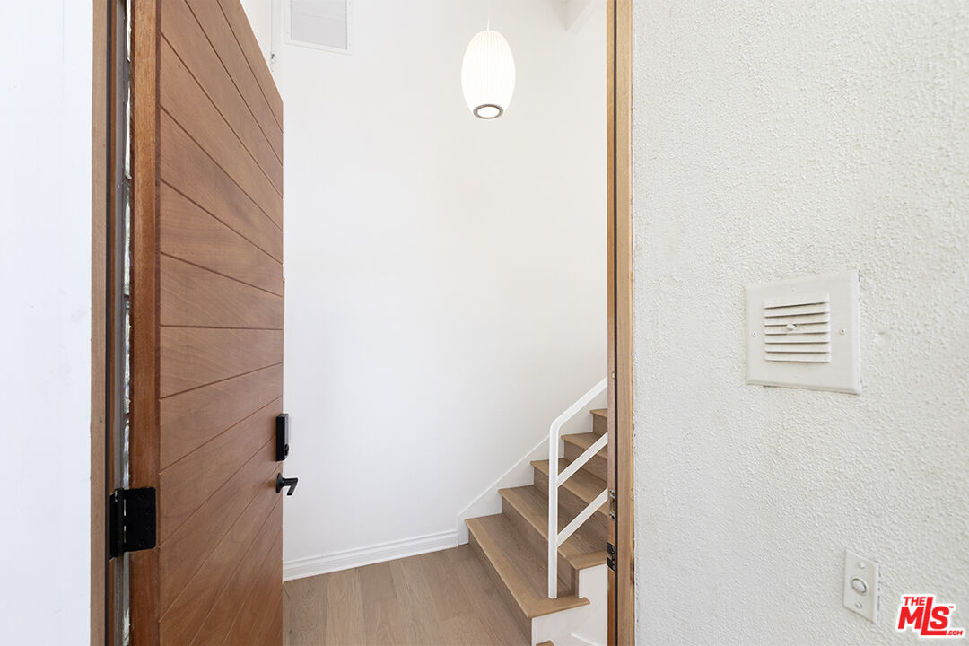 3613 Alta Mesa Dr