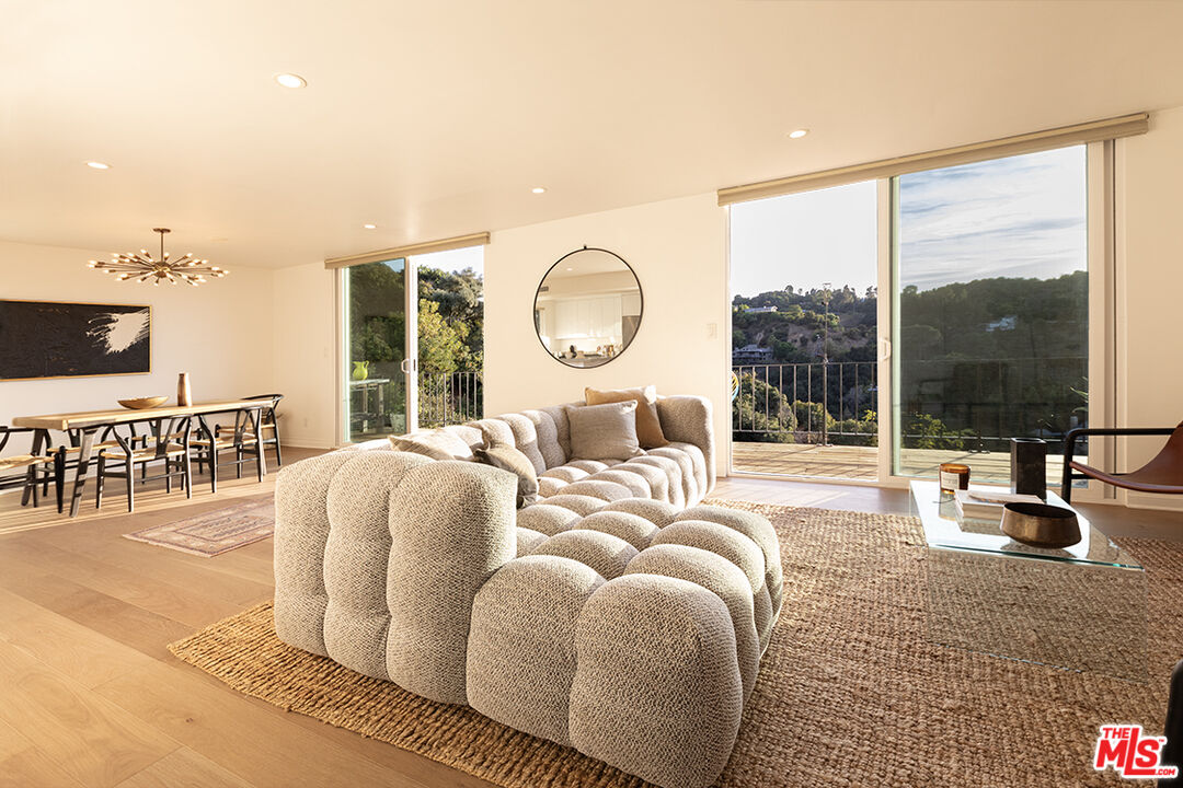 3613 Alta Mesa Dr