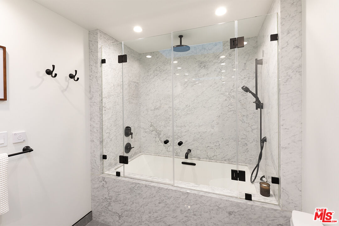 3613 Alta Mesa Dr