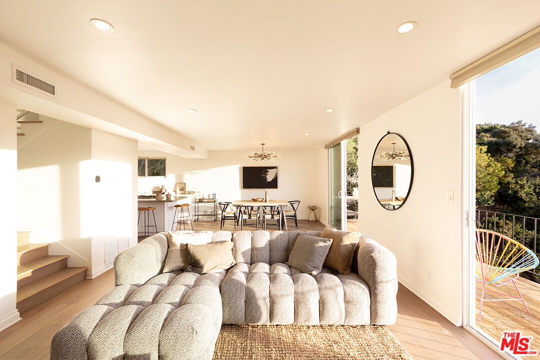 3613 Alta Mesa Dr