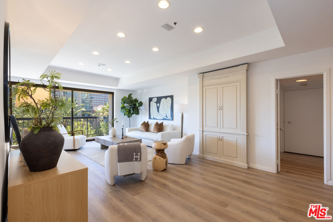 10790 Wilshire Blvd Unit: 301