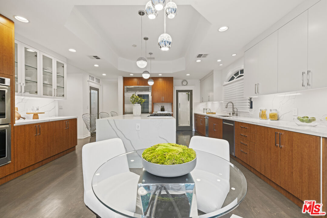 104 S La Jolla Ave