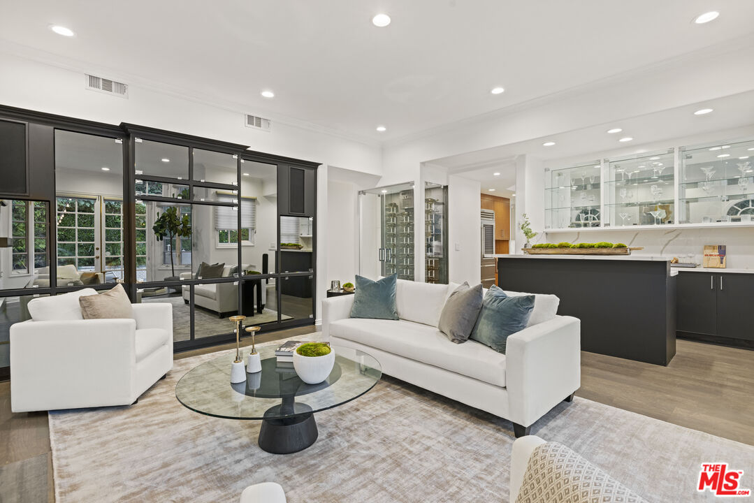 104 S La Jolla Ave