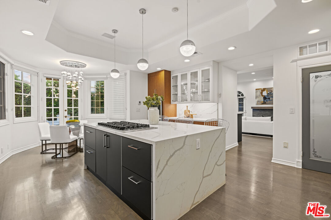 104 S La Jolla Ave