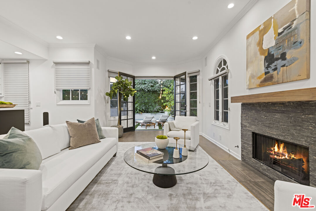 104 S La Jolla Ave