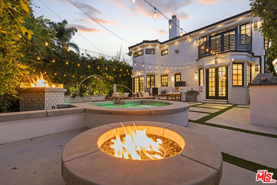 104 S La Jolla Ave