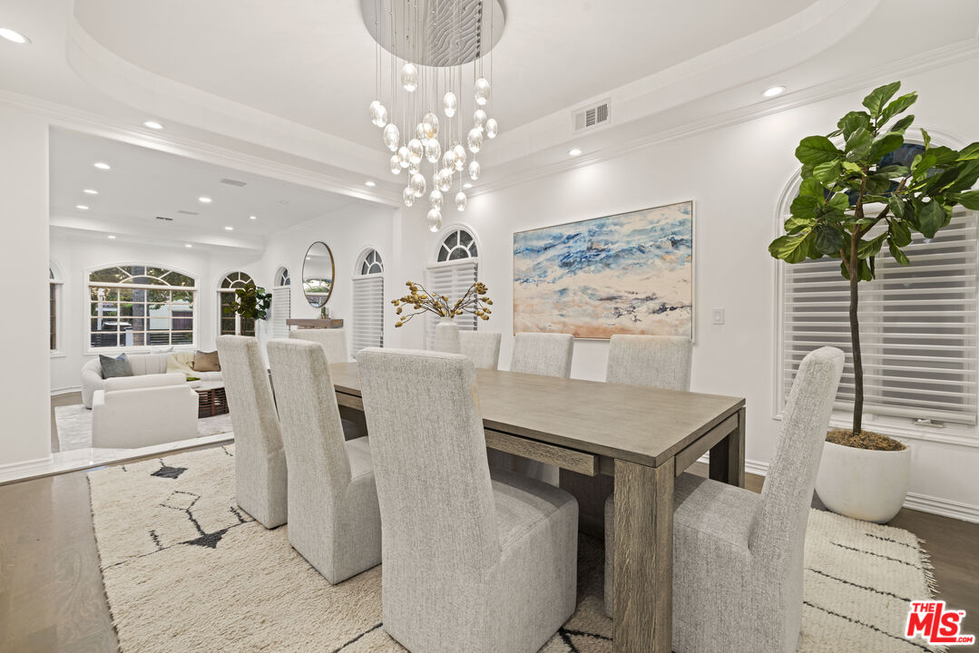 104 S La Jolla Ave