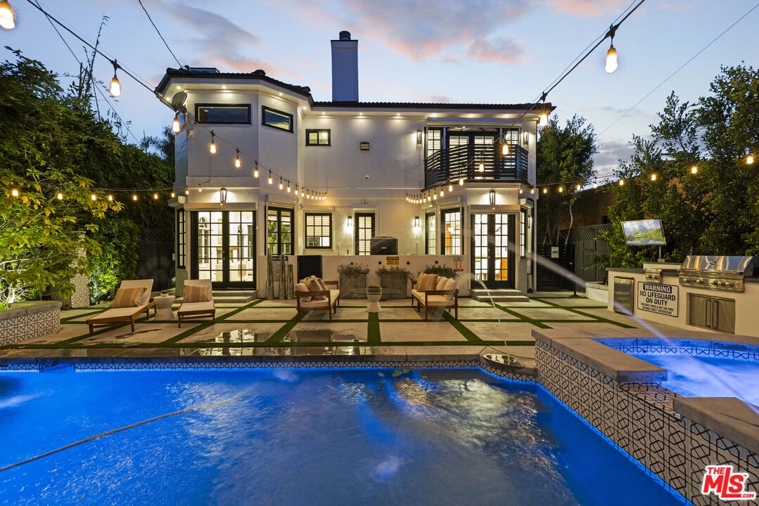 104 S La Jolla Ave