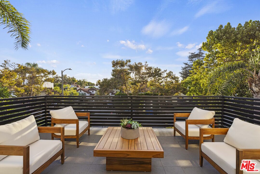 104 S La Jolla Ave