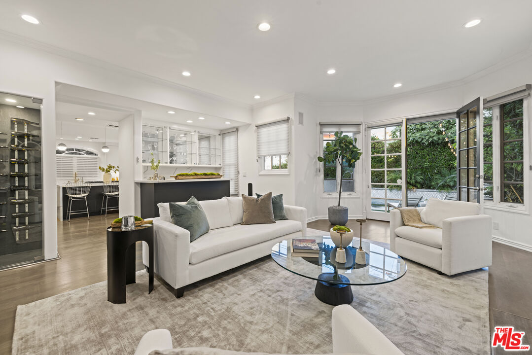 104 S La Jolla Ave