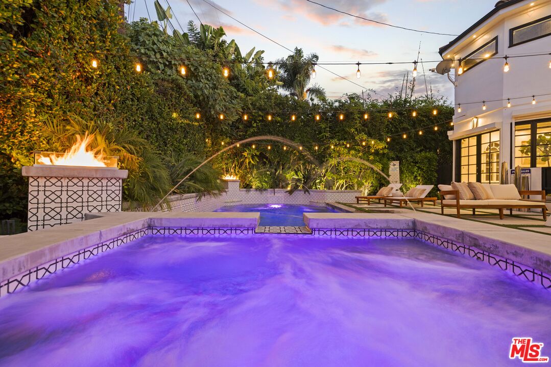 104 S La Jolla Ave