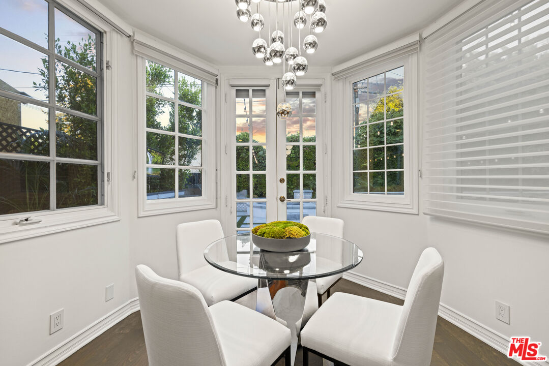 104 S La Jolla Ave