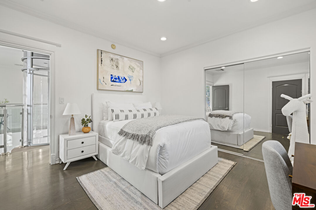 104 S La Jolla Ave