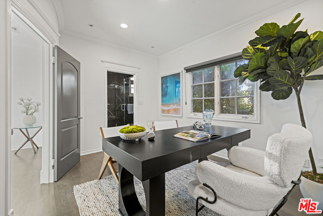 104 S La Jolla Ave