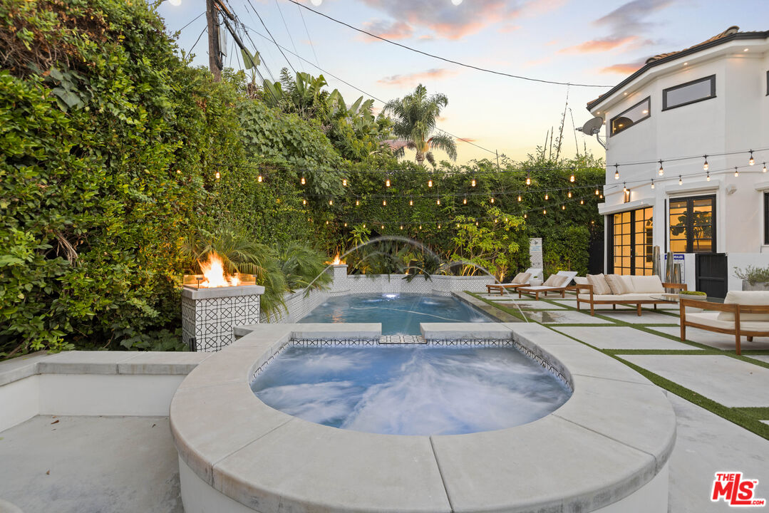 104 S La Jolla Ave