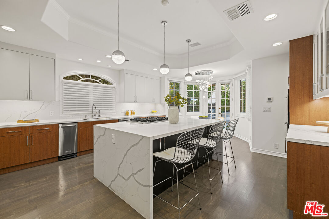 104 S La Jolla Ave