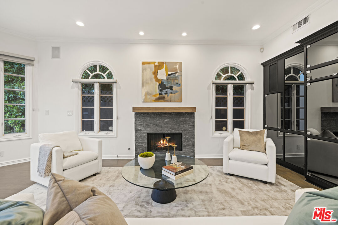 104 S La Jolla Ave