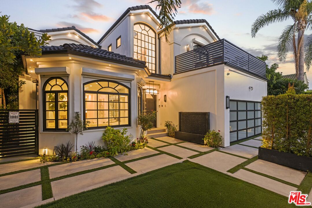 104 S La Jolla Ave