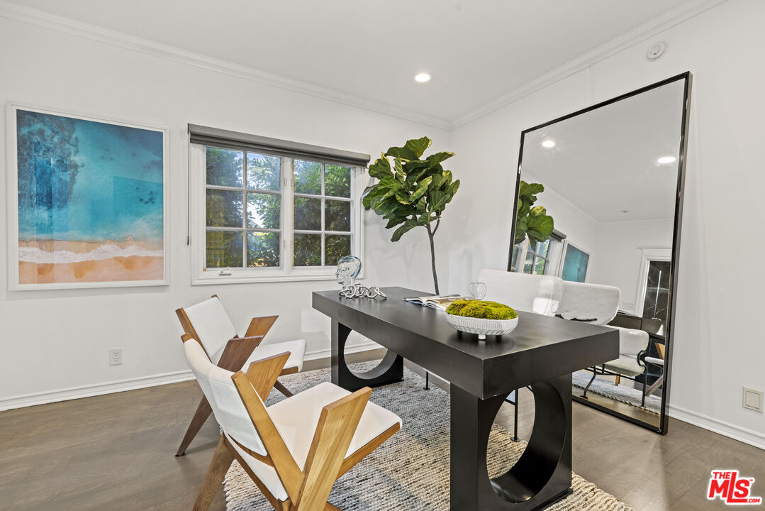 104 S La Jolla Ave