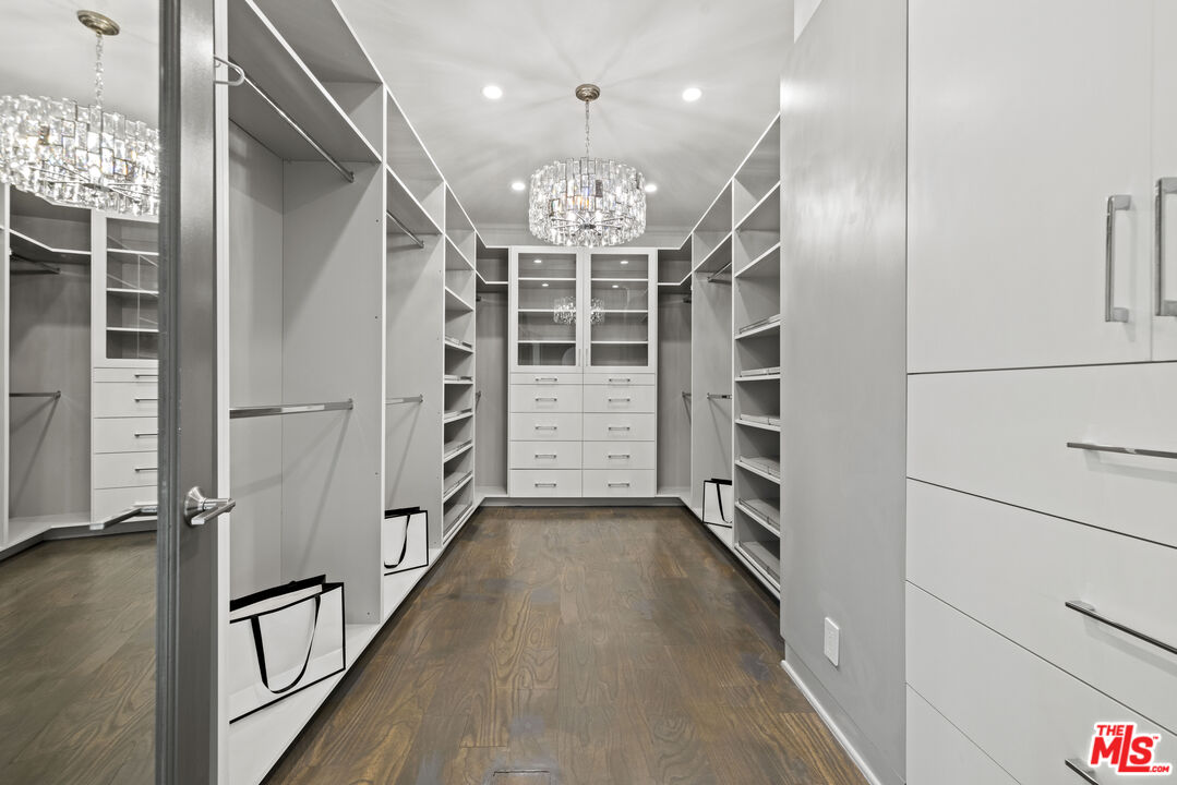 104 S La Jolla Ave