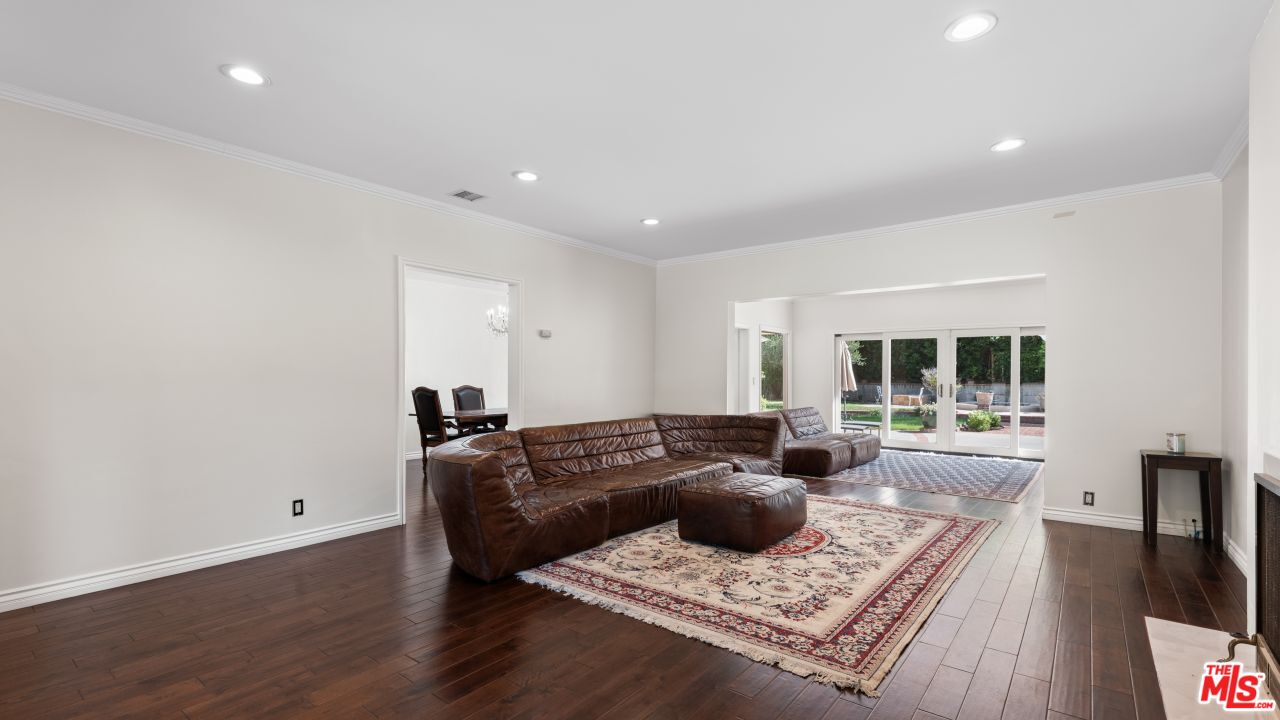11182 W Sunset Blvd
