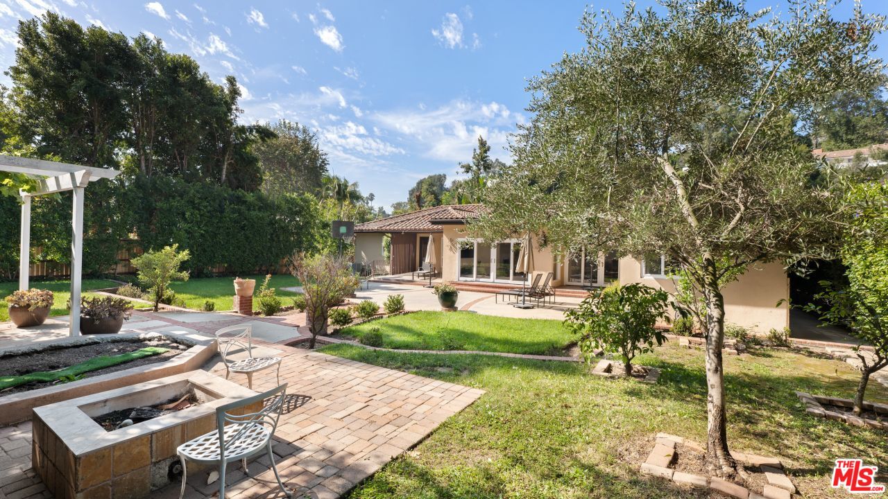 11182 W Sunset Blvd