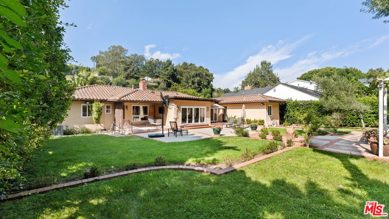 11182 W Sunset Blvd