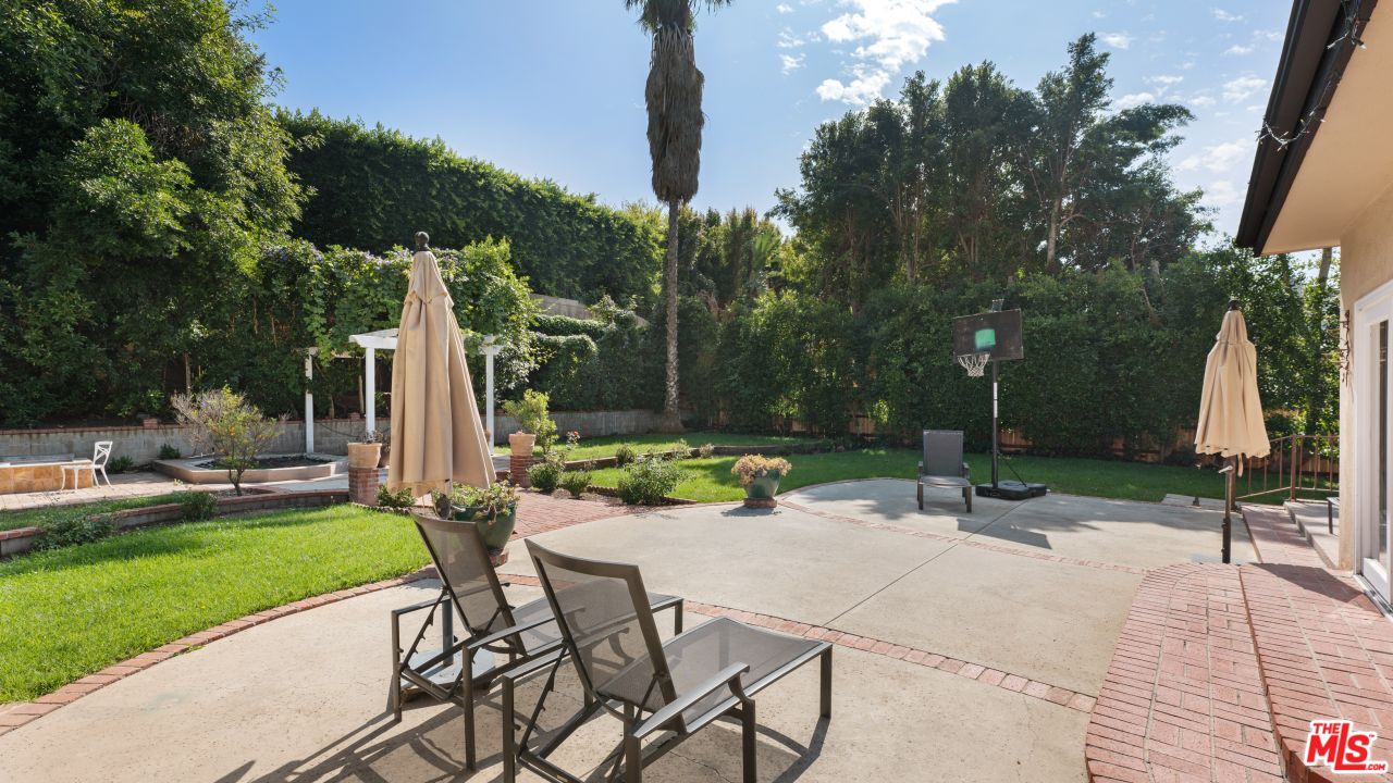 11182 W Sunset Blvd