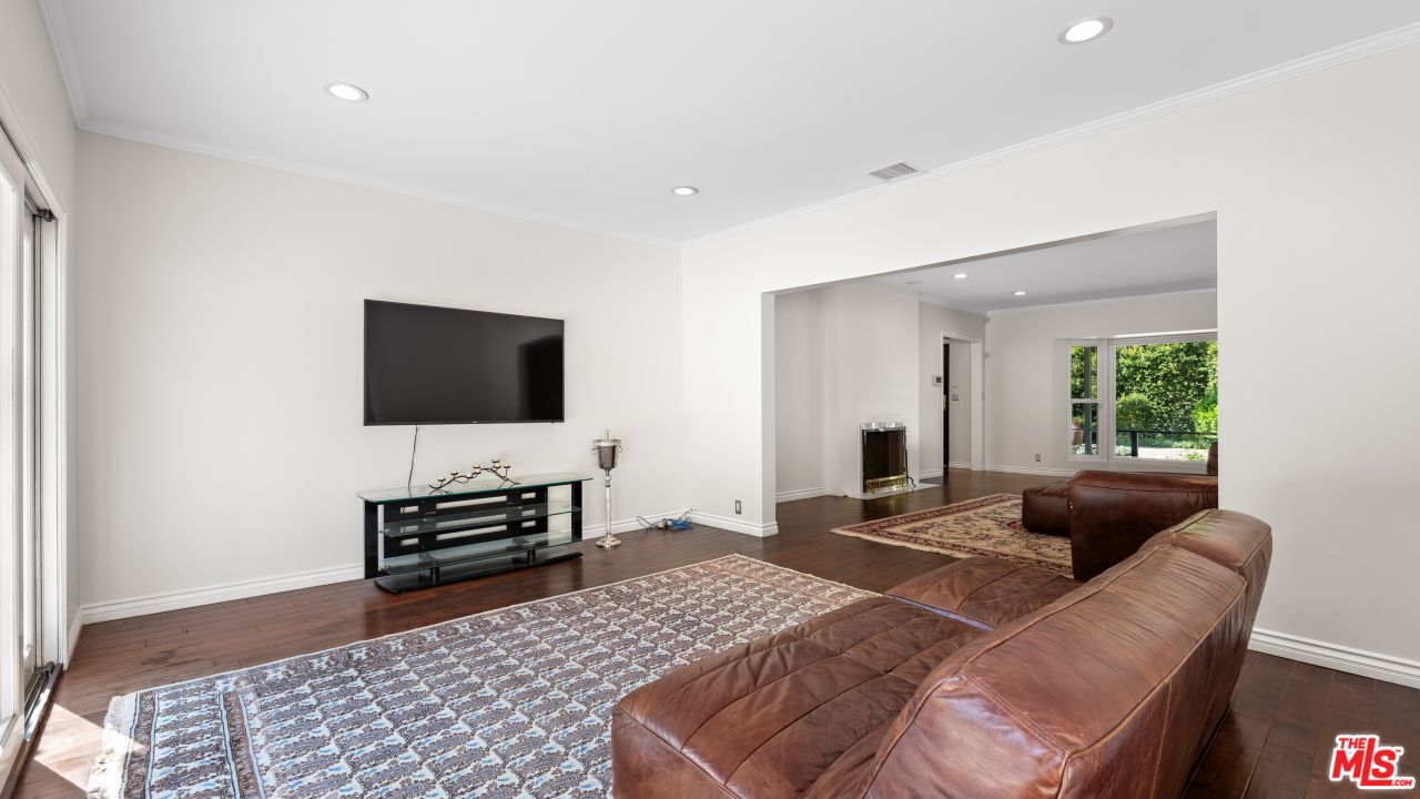 11182 W Sunset Blvd