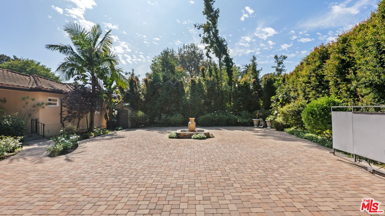 11182 W Sunset Blvd