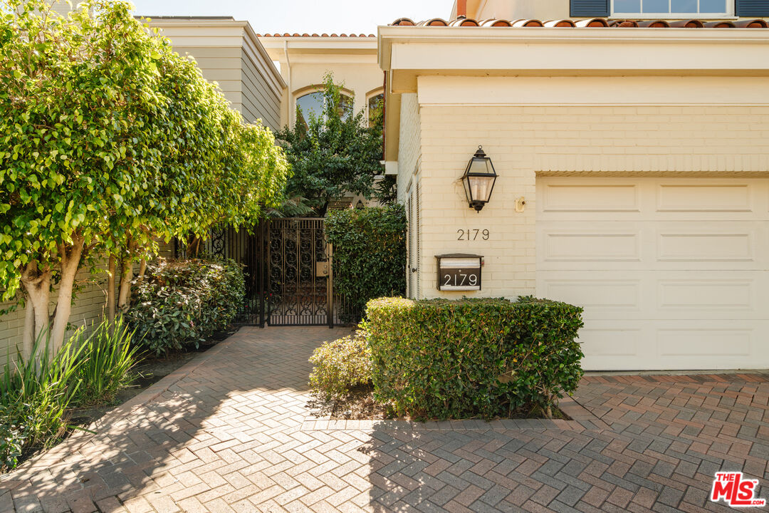 2179 Ridge Dr