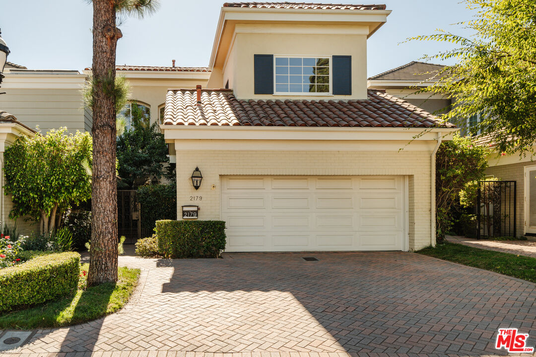 2179 Ridge Dr