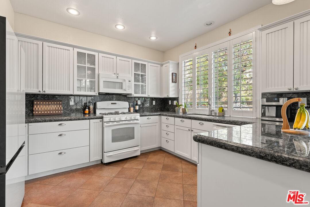 27870 Skycrest Cir