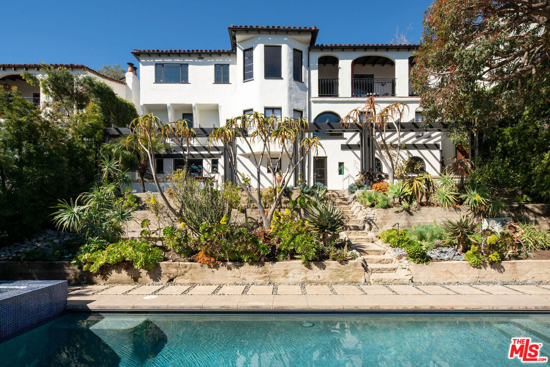 2232 Moreno Dr