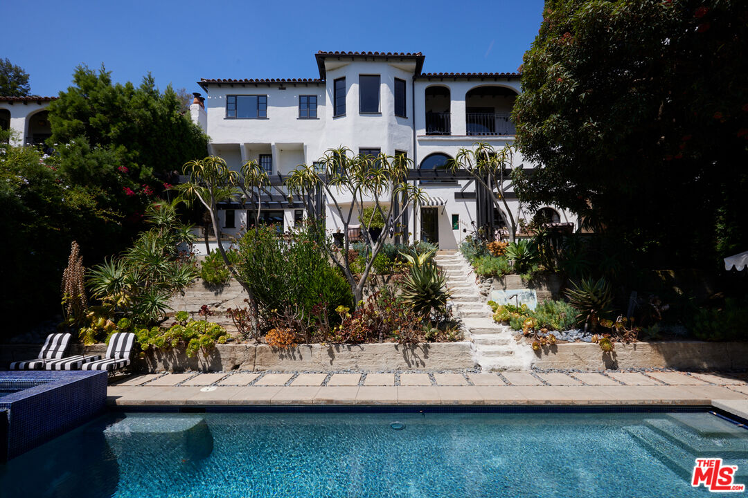 2232 Moreno Dr