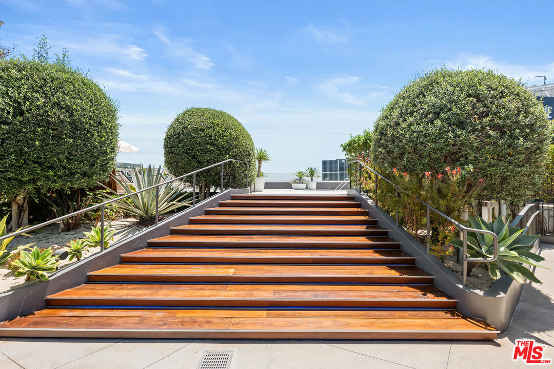 6250 Hollywood Blvd Unit: 11F