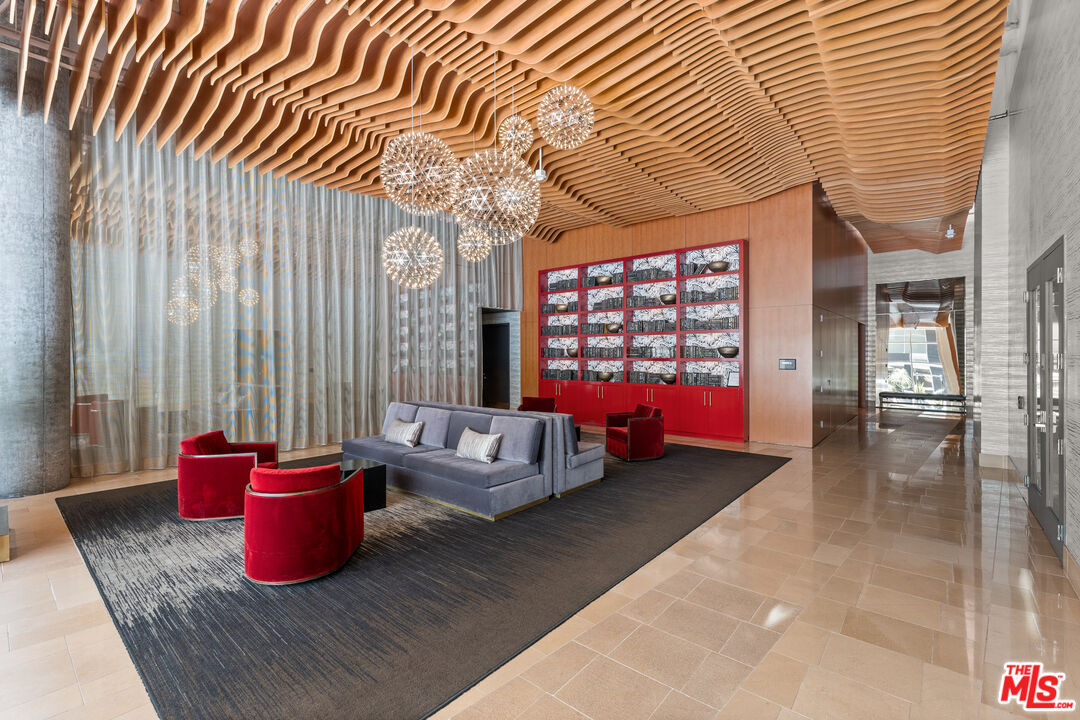 6250 Hollywood Blvd Unit: 11F