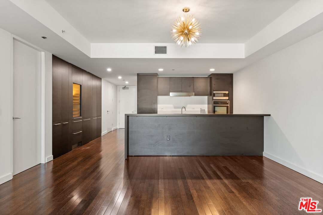 6250 Hollywood Blvd Unit: 11F