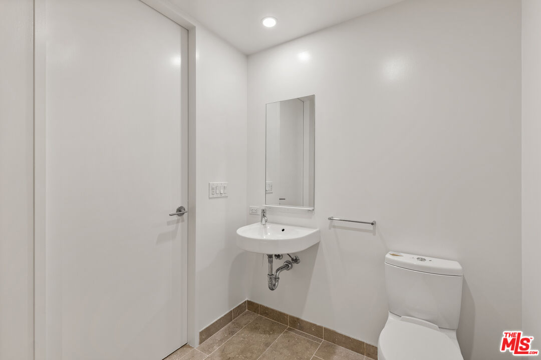 6250 Hollywood Blvd Unit: 11F