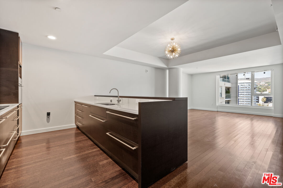 6250 Hollywood Blvd Unit: 11F