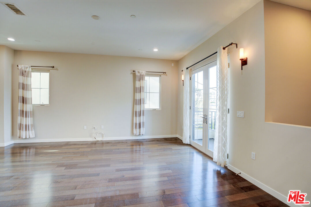 5937 W Luna Park