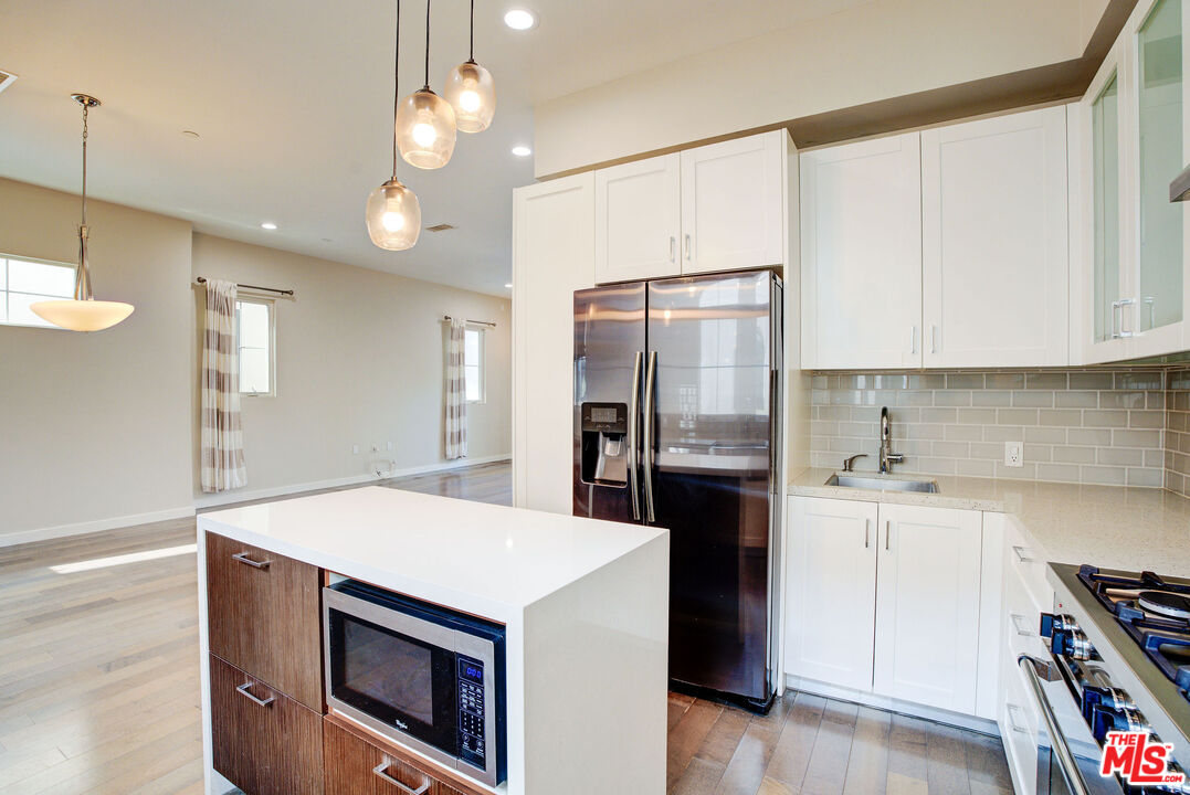5937 W Luna Park