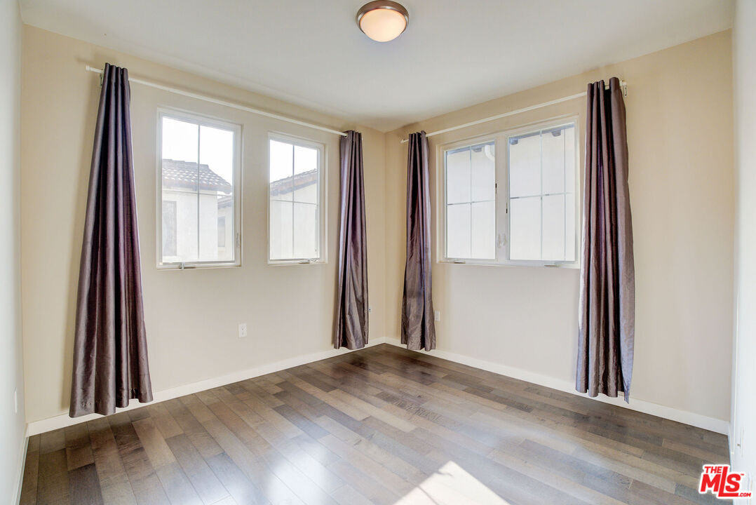 5937 W Luna Park